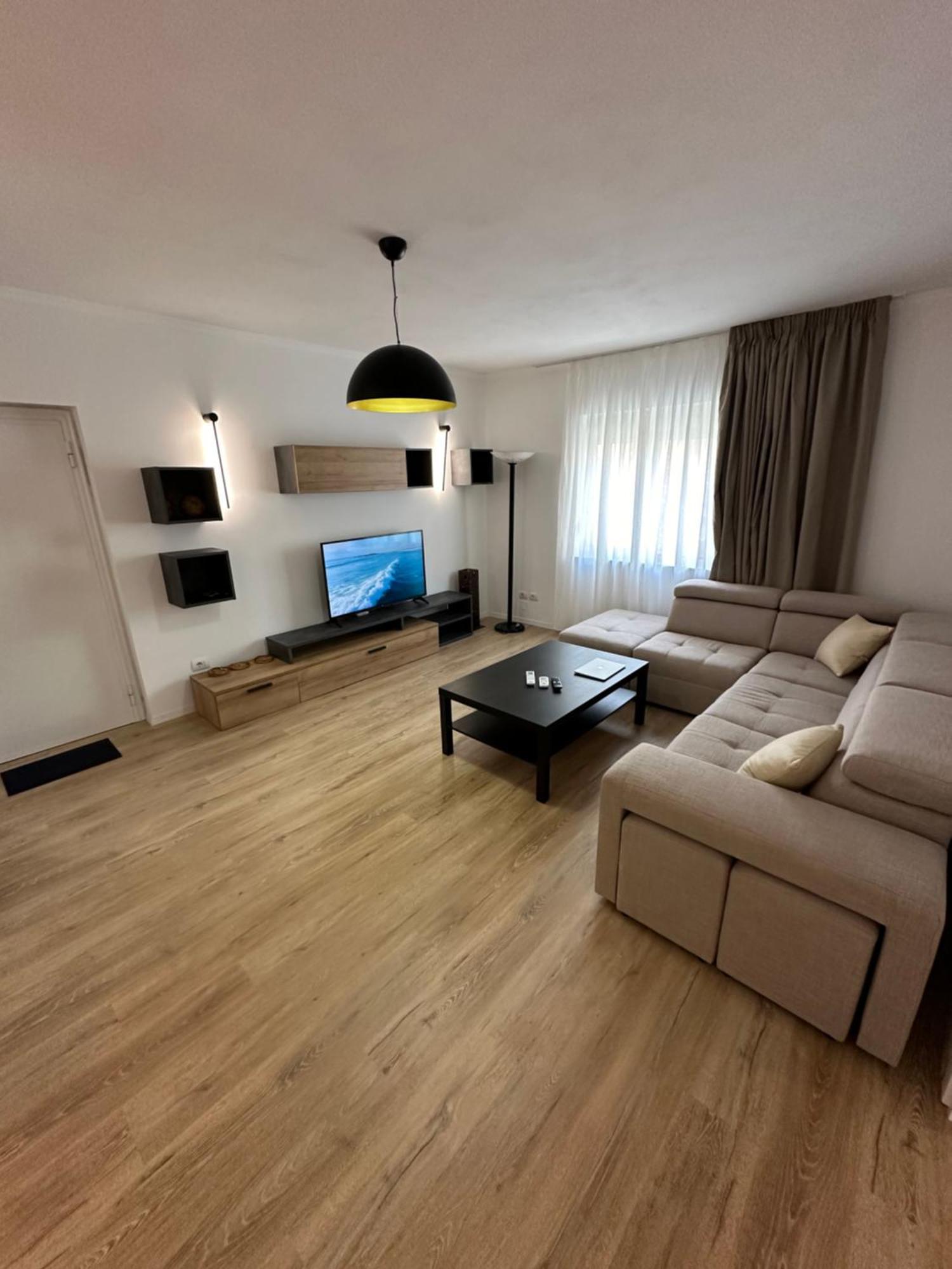 New Bazaar Studios Tiranë Luaran gambar