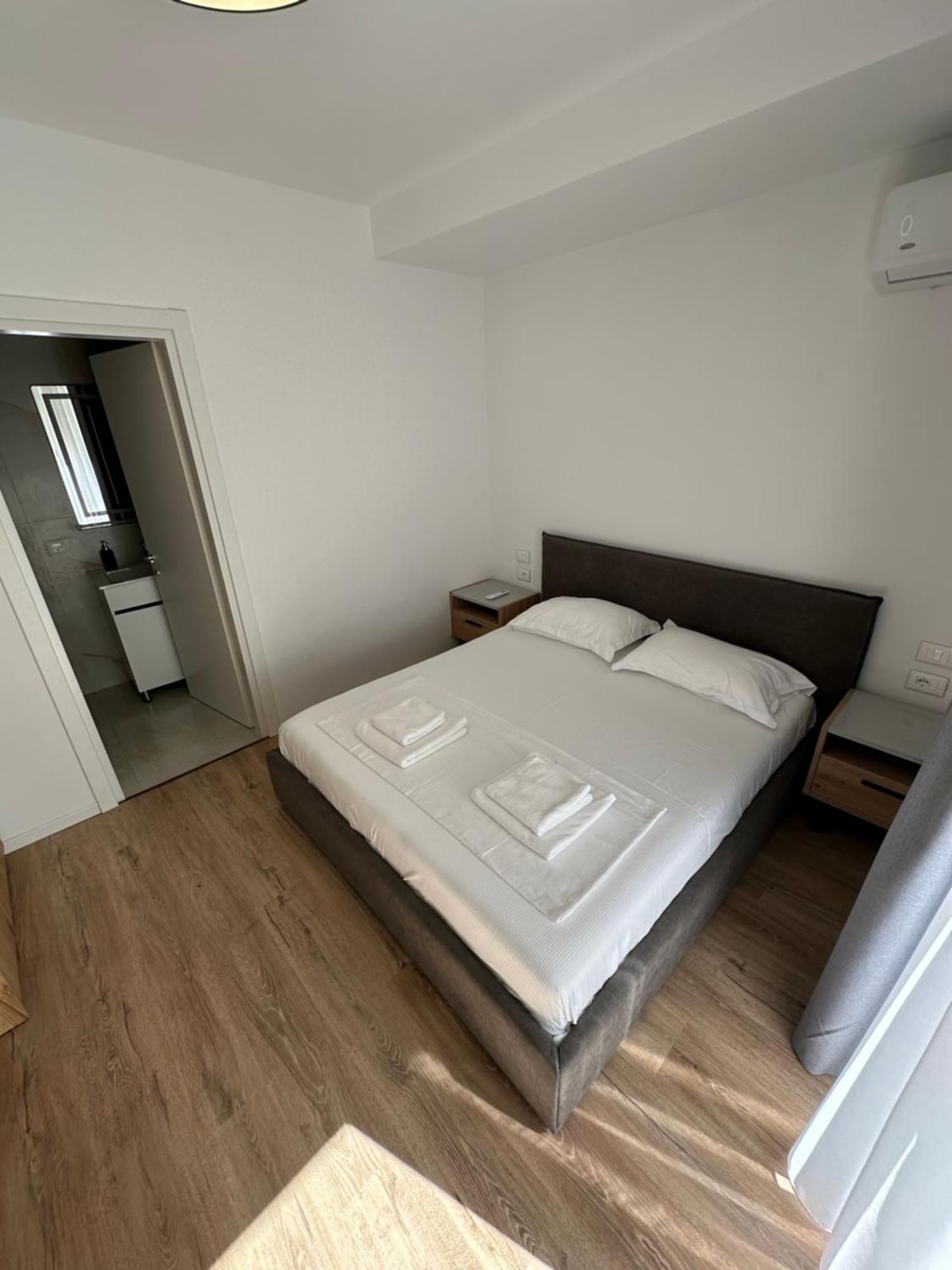 New Bazaar Studios Tiranë Luaran gambar