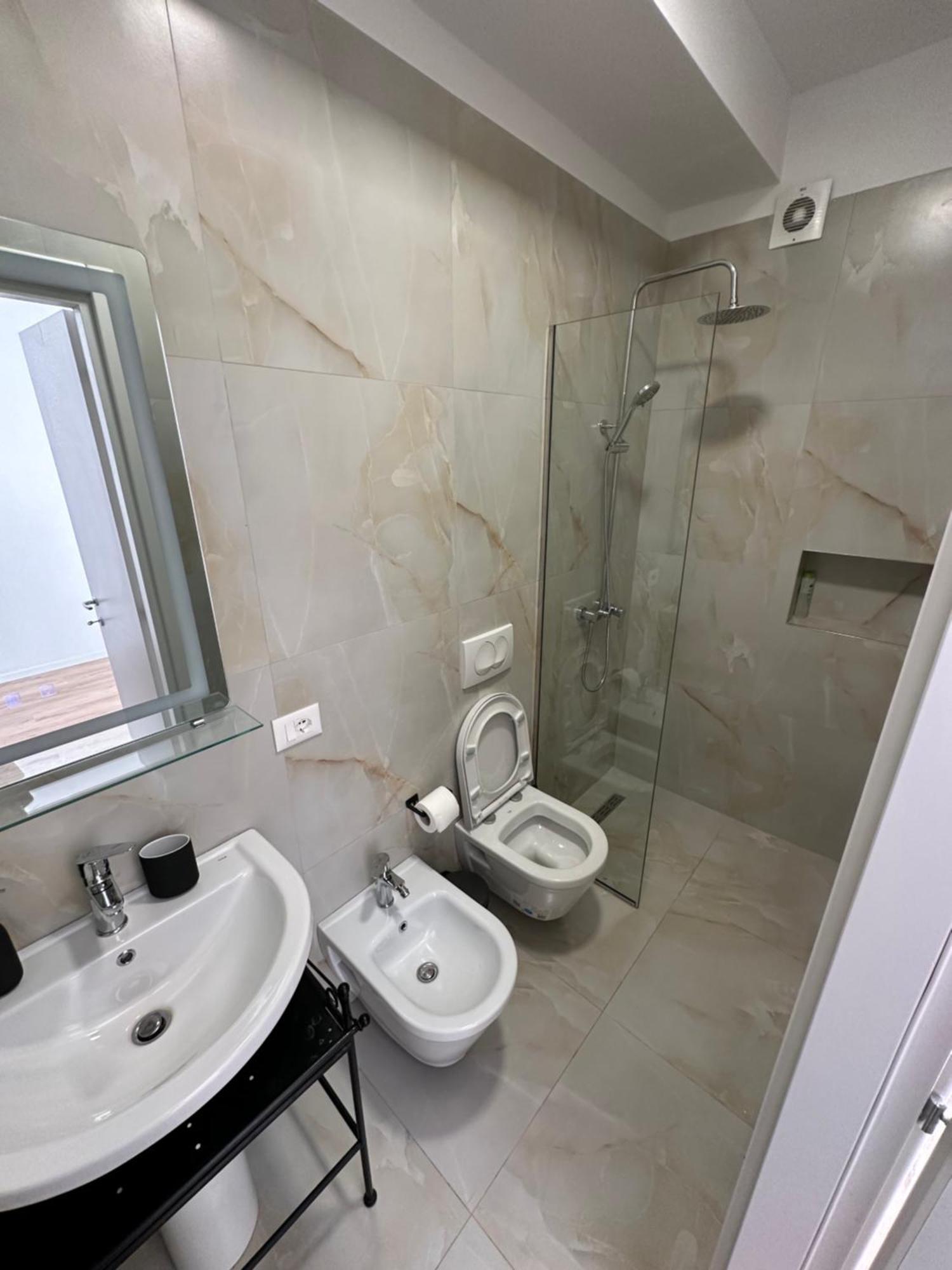 New Bazaar Studios Tiranë Luaran gambar