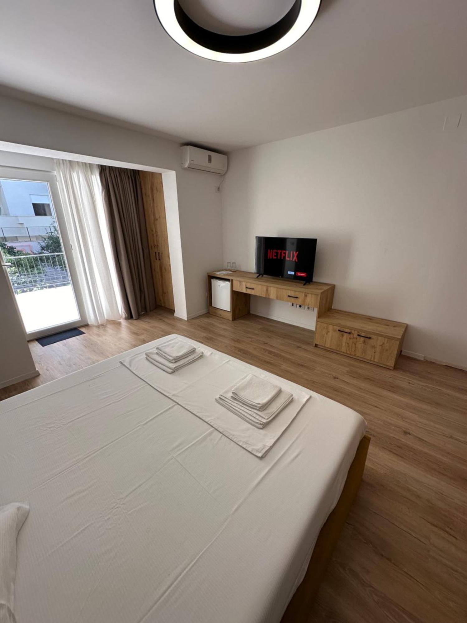 New Bazaar Studios Tiranë Luaran gambar