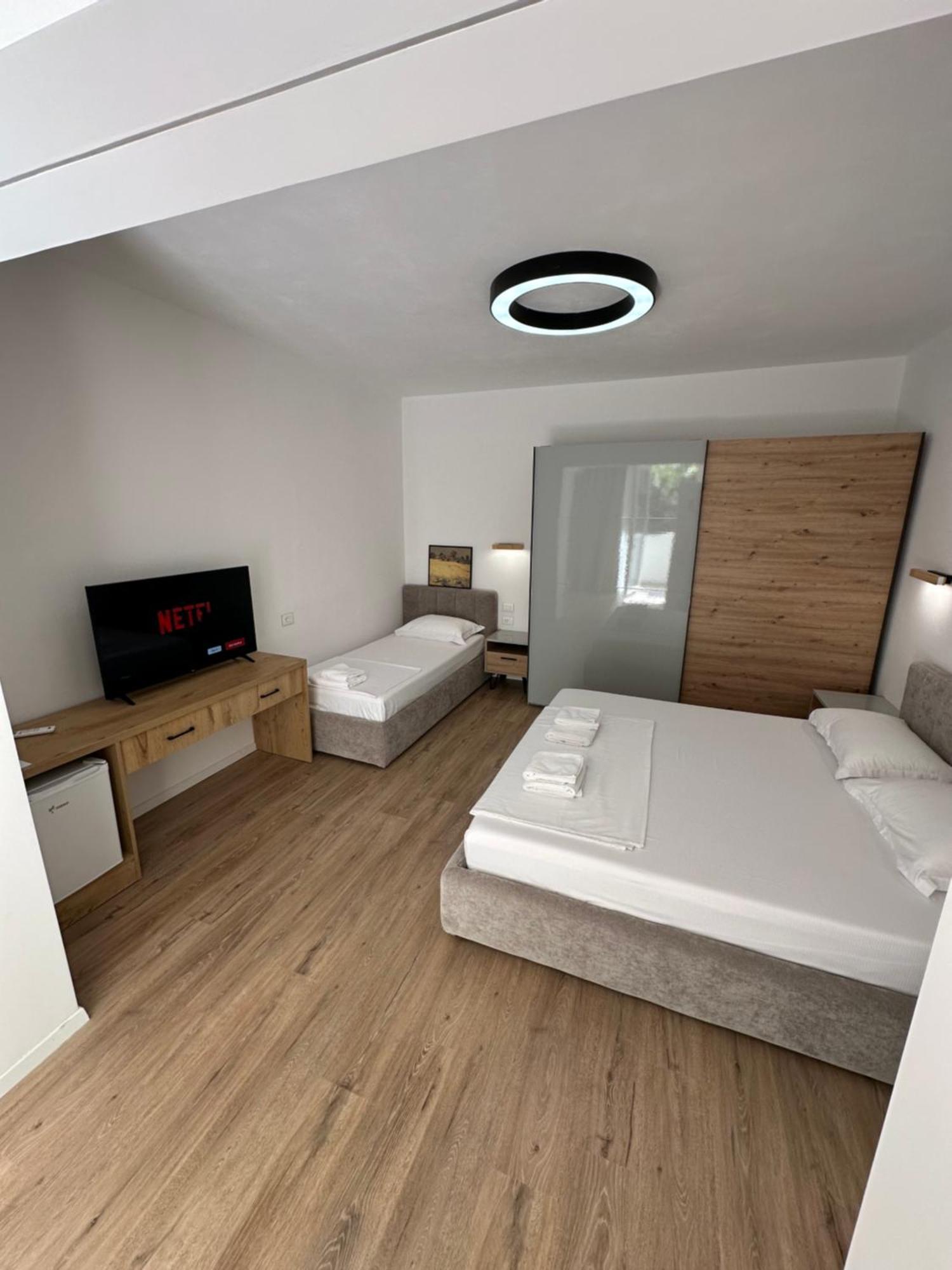 New Bazaar Studios Tiranë Luaran gambar