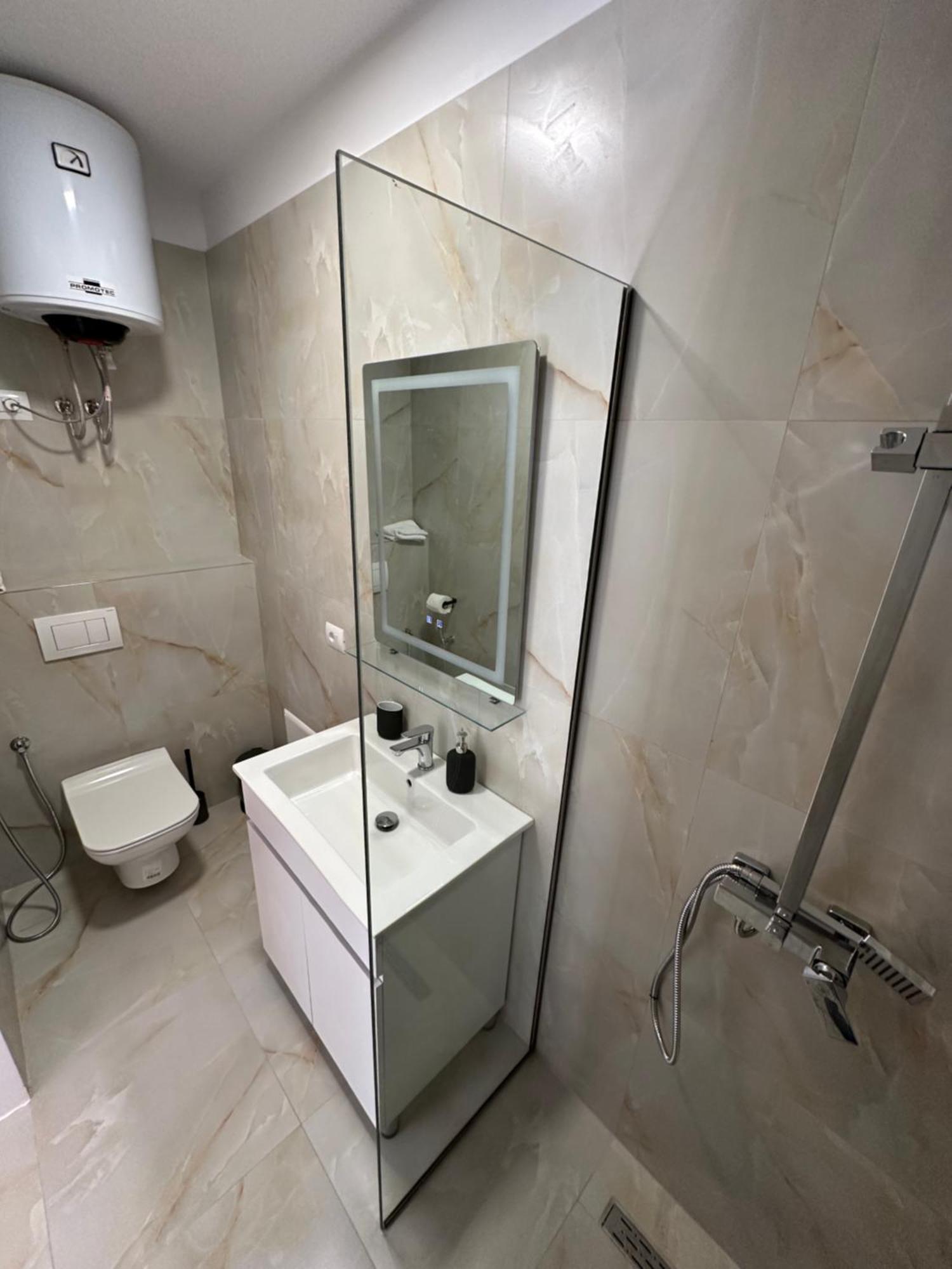 New Bazaar Studios Tiranë Luaran gambar